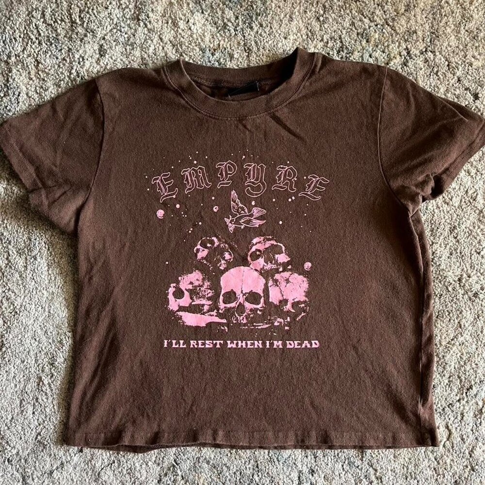 brown and pink skull tee